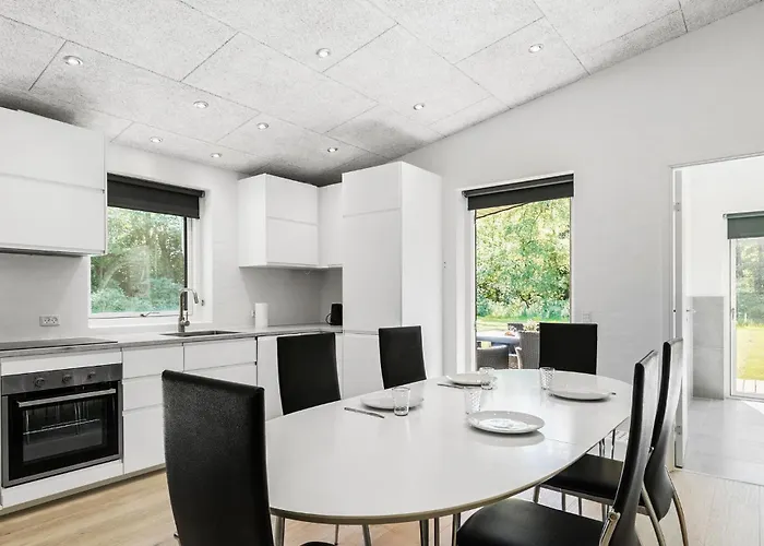 3 Bedroom Cozy In 別荘 Farsø