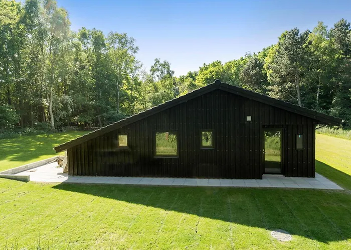 3 Bedroom Cozy In 別荘